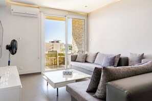 Living area - 3-bedroom apartment in charming Lemesos (Limassol)