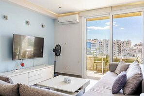 Living area - 3-bedroom apartment in charming Lemesos (Limassol)