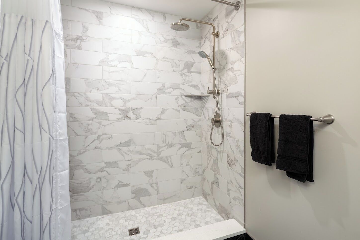 مجففات شعر، مناشف، ورق حمّام