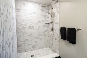 Hair dryer, towels, toilet paper - The Barton (Lewiston)