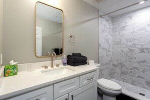 مجففات شعر، مناشف، ورق حمّام