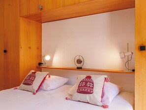 3 bedrooms, travel crib, free WiFi
