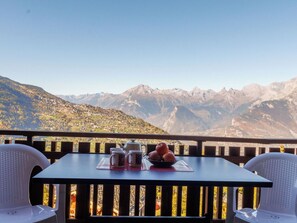 Outdoor dining - Lovely apartment for 6 people with WIFI, TV and balcony (Veysonnaz)