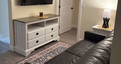 Charming 1-bedroom cozy apartment in enchanting Oxnard with AC