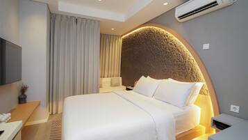 Superior Studio Suite, Balcony, City View | Desk, laptop workspace, iron/ironing board, free WiFi