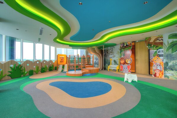 Área de juegos infantiles bajo techo