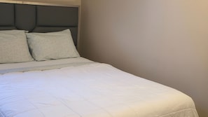 2 chambres, fer et planche Ă repasser, Wi-Fi, literie fournie