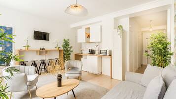 Refrigerador, microondas, placa de cocina, tetera/pava eléctrica