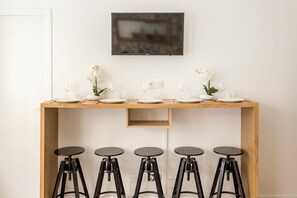 Morgunverður samkvæmt innlendum hefðum daglega gegn gjaldi