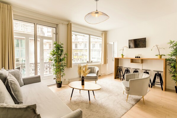 Apartment, City View | Ruang tamu | TV Pintar, Netflix, perkhidmatan penstriman, pejabat 