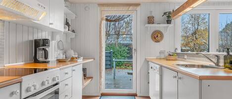 Fridge, microwave, dishwasher, cookware/dishes/utensils