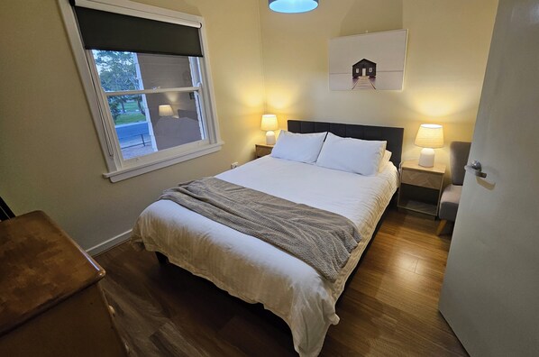 Iron/ironing board, WiFi, bed sheets