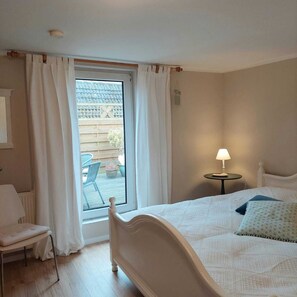 1 bedroom, internet, bed sheets