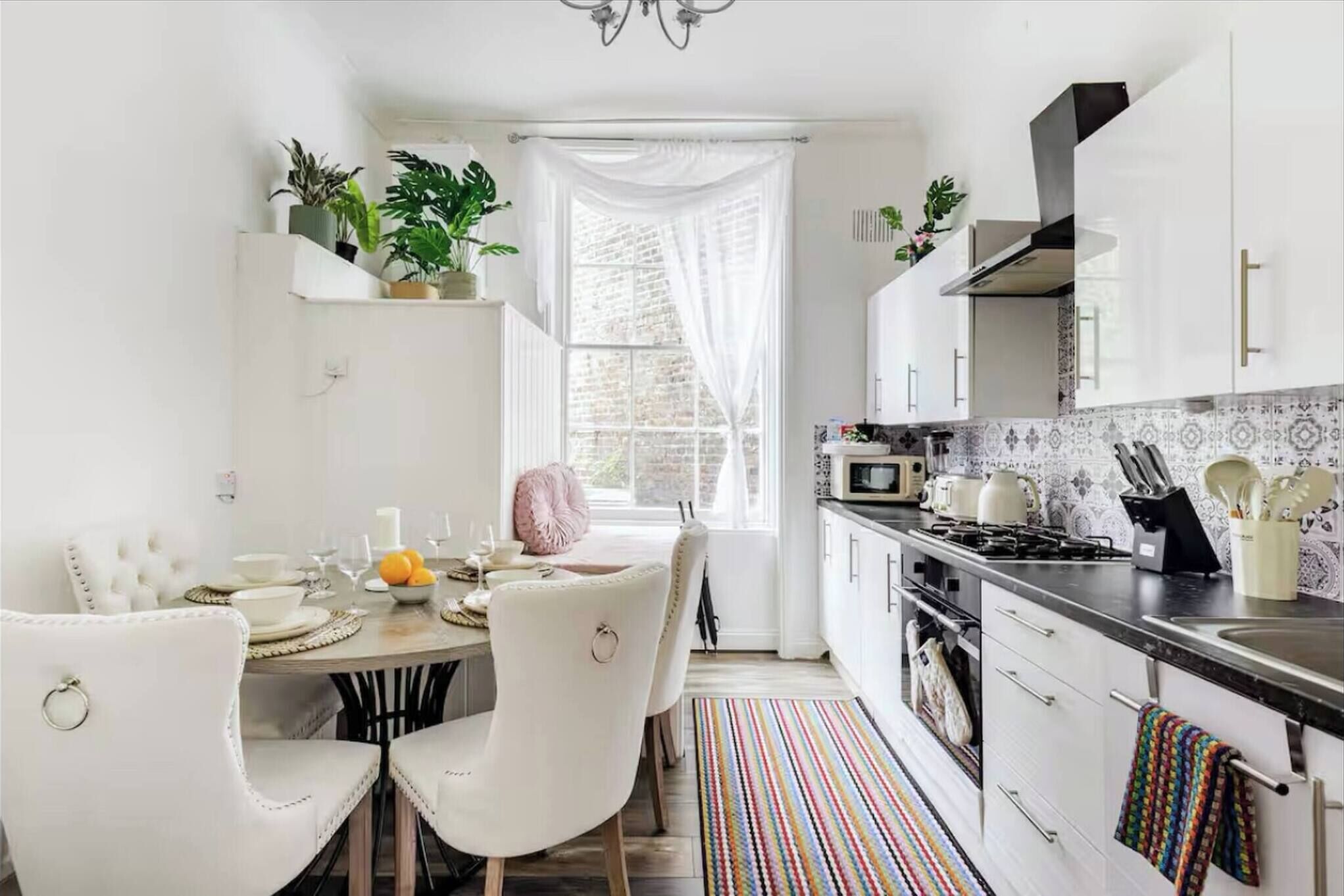 Kylskåp, mikrovågsugn, ugn och spishäll