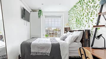 3 bedrooms, iron/ironing board, Internet, bed sheets