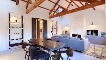 Apartment, Smoking | Dining room