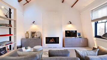 Apartment, Smoking | Living area