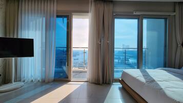 Suite, balcone, vista porto | Wi-Fi gratuito