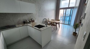 Suite, Balcony, Harbor View | Living area