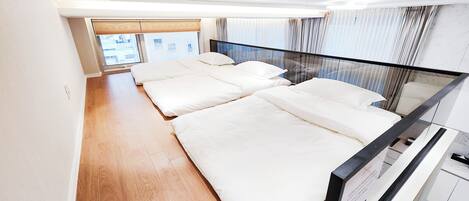 Family Duplex, Balcony