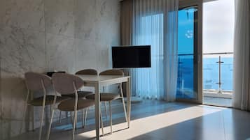 Suite, Balcony, Harbor View | In-room dining