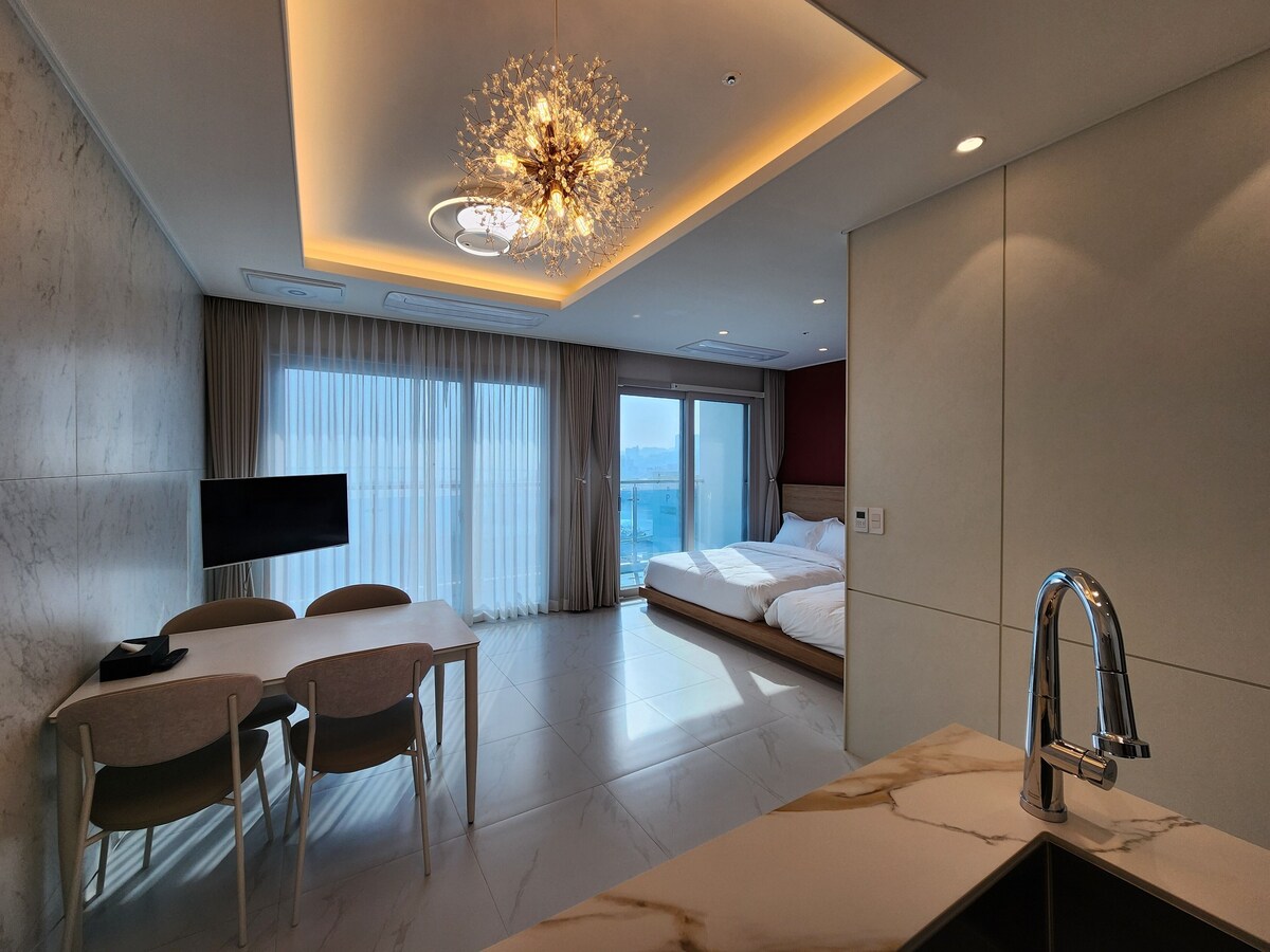 Gyeongsangnam-do Parami On Hotel pool