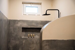 Shower, hair dryer, towels, soap - Hostel 197 (Nungwi)