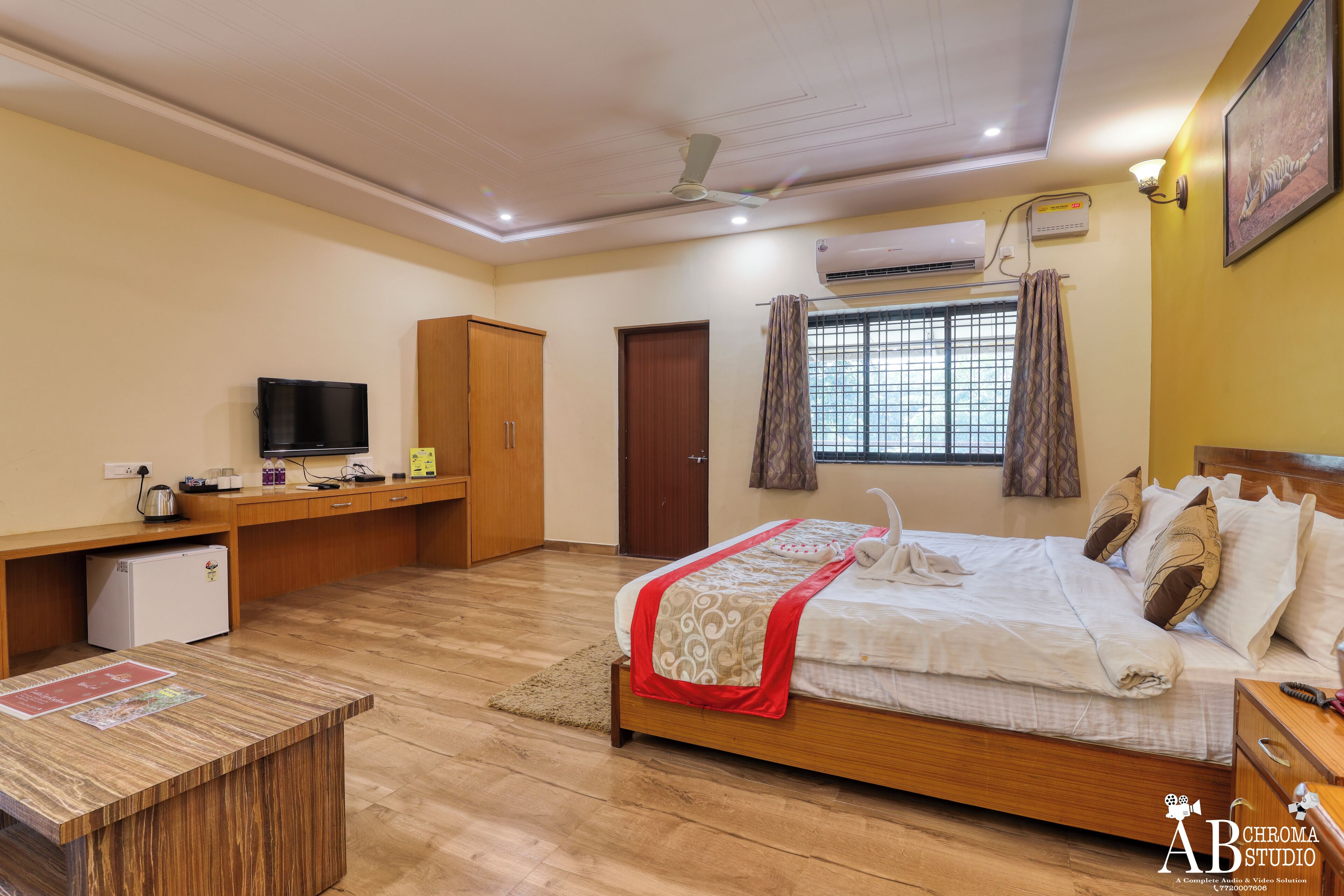 ห้องดีลักซ์ดับเบิล, ระเบียง, วิวสวน | โต๊ะทำงาน, พื้นที่ทำงานแบบใช้แล็ปท็อป, Wi-Fi ฟรี