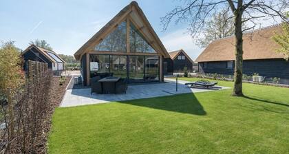 Thatched bungalow with private terrace (nr. 670)
