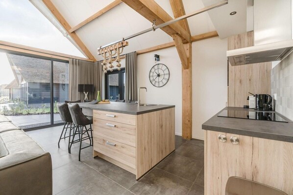 Refrigerador, microondas, parrilla de estufa y lavavajillas