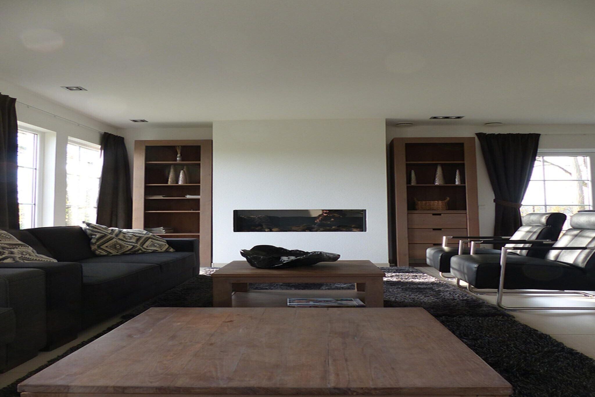 Smart-tv en een open haard