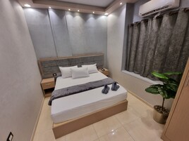 Egyptian cotton sheets, premium bedding, down comforters, pillowtop beds