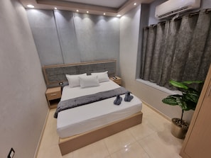 Egyptian cotton sheets, premium bedding, down comforters, pillowtop beds