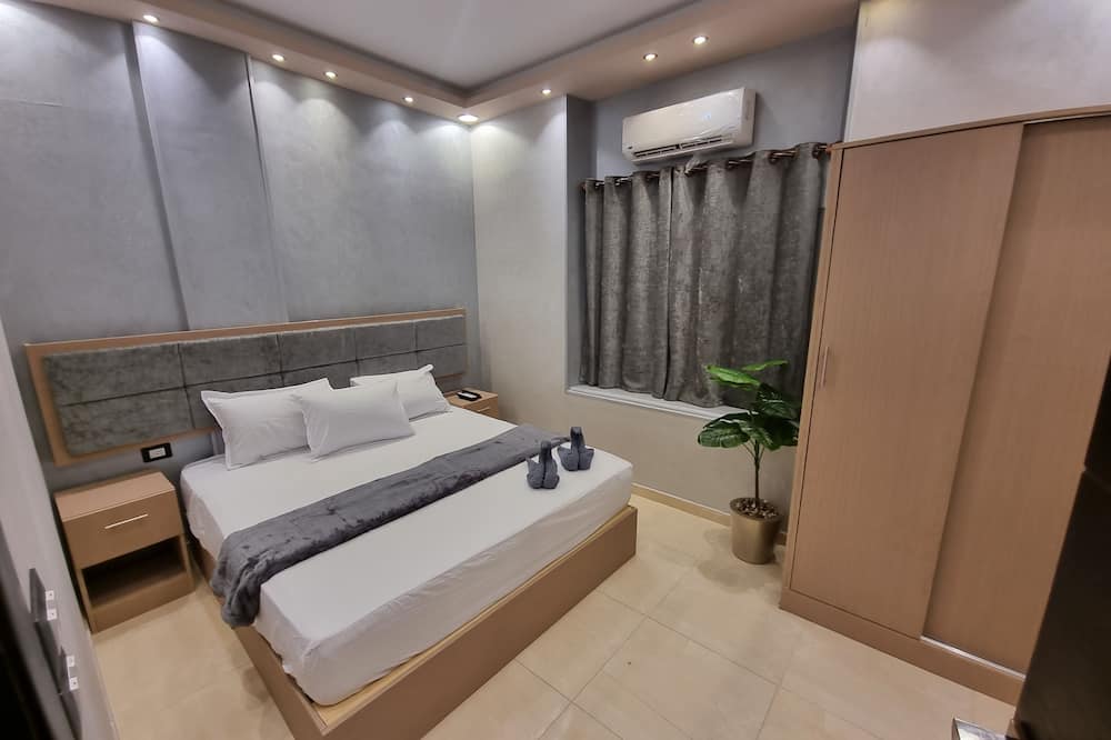 Cairo Plaza Manchester Hotel
