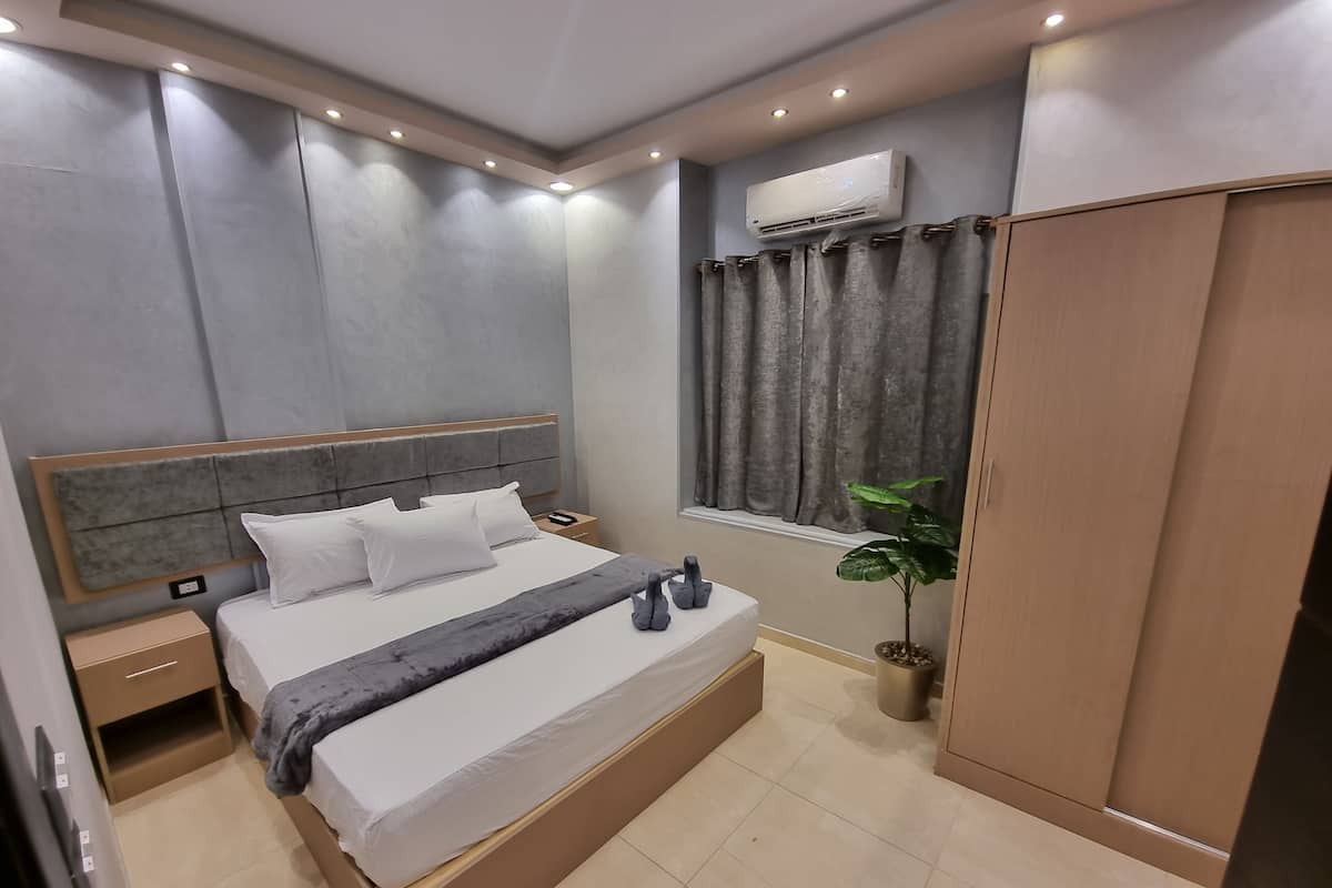 Egyptian cotton sheets, premium bedding, down comforters, pillowtop beds