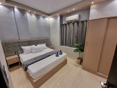 Cairo Plaza Manchester Hotel