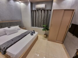 Egyptian cotton sheets, premium bedding, down comforters, pillowtop beds