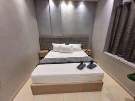 Egyptian cotton sheets, premium bedding, down comforters, pillowtop beds