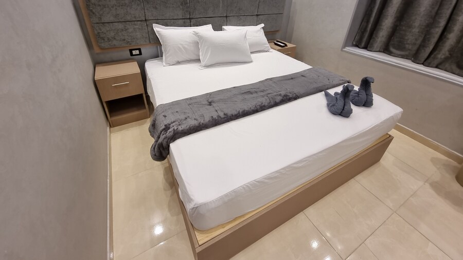 Cairo Plaza Manchester Hotel