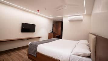 Premium Double Room | Desk, laptop workspace, free WiFi
