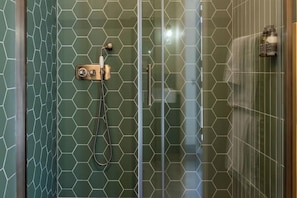 Shower - The Piggery - Pig 1 - Double Room (Reynoldston)