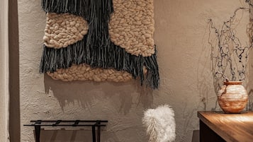 Habitación doble superior, vistas a la ciudad | Caja fuerte, escritorio, cortinas opacas y sistema de insonorización