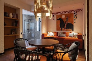 In-room safe, desk, blackout curtains, free WiFi - YURTA Boutique Hotel (Almaty)