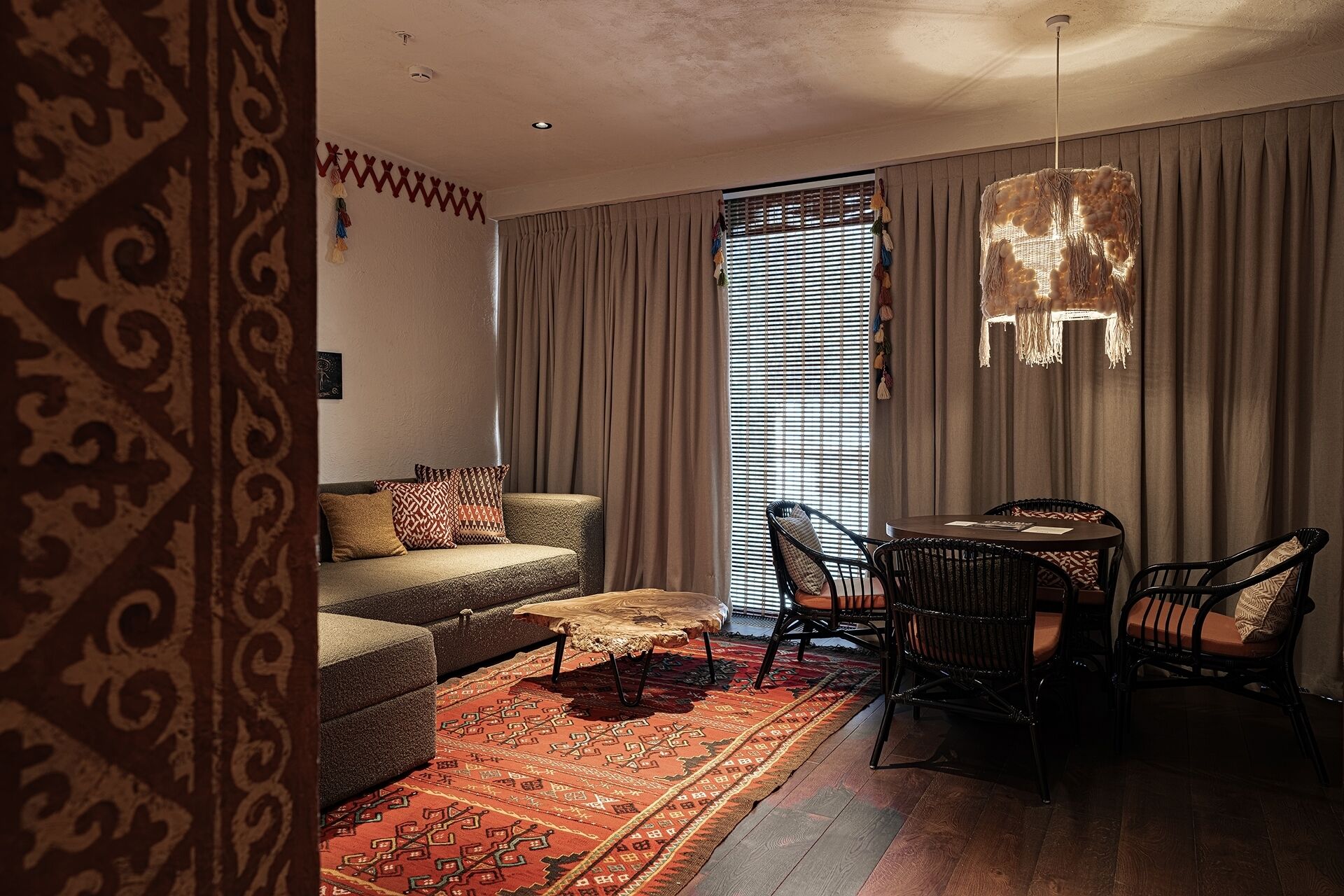 Caja de seguridad en la habitación, escritorio y cortinas blackout 