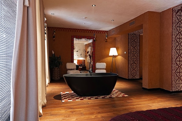 Superior Suite, Courtyard View