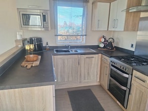 Dishwasher, cookware/dishes/utensils - Rockley Park - Holiday Accommodation 21335 (Poole)