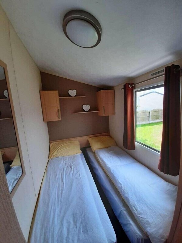 3 bedrooms, individually decorated, individually furnished, free WiFi - Golden Gate Holiday Centre - Holiday Accommodation 10581 (Abergele)