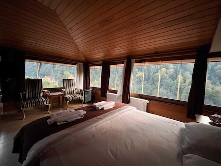 Free cribs/infant beds, free WiFi, bed sheets