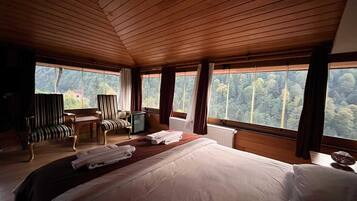 Free cots/infant beds, free WiFi, bed sheets