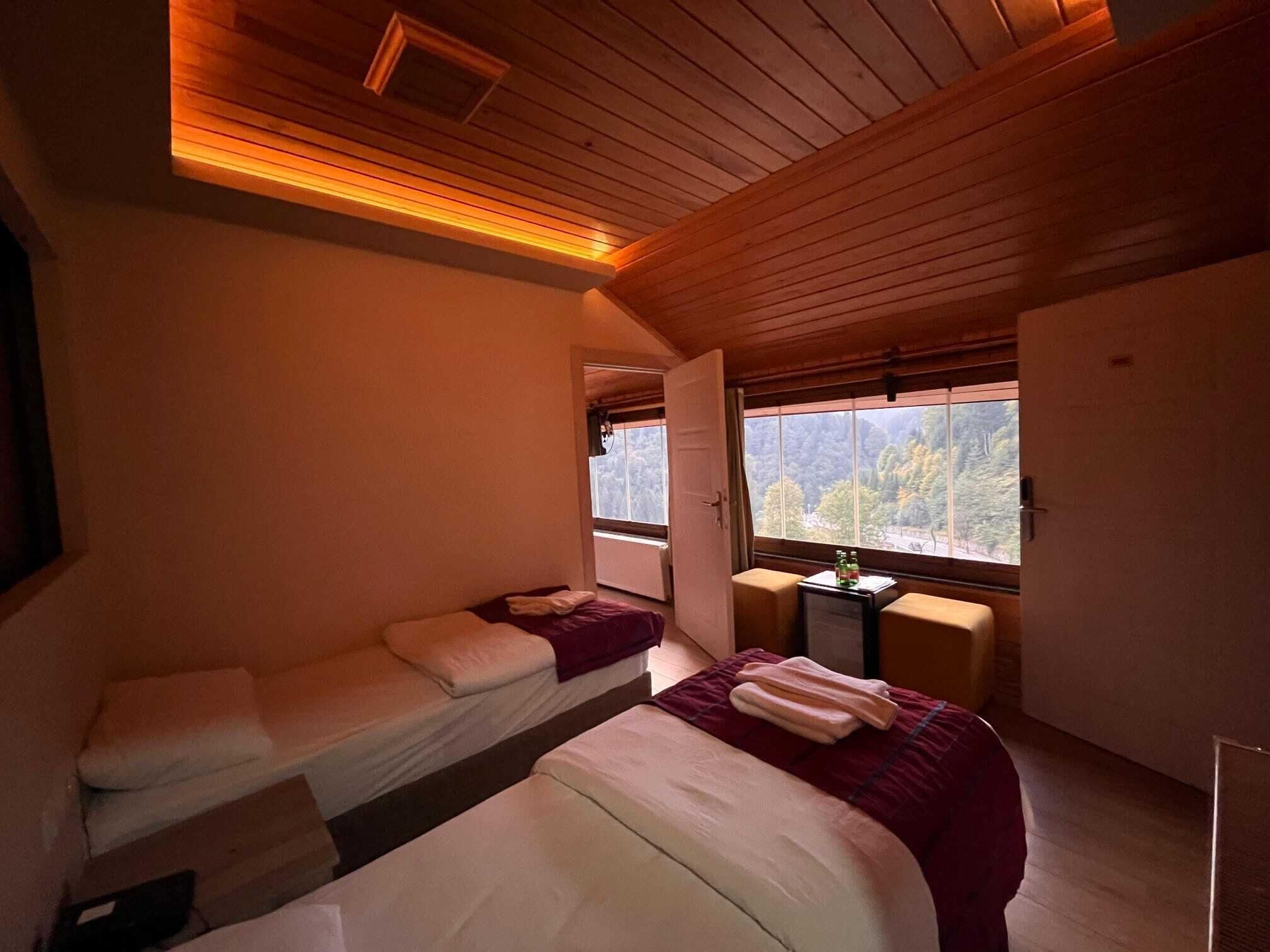 免费婴儿床、免费 WiFi、床单